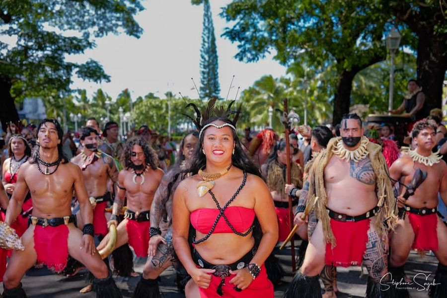 Comme une vahine sortie d’un rêve marquisien, drap - Photo 2