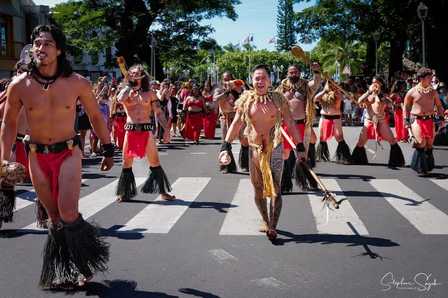 Comme une vahine sortie d’un rêve marquisien, drap - Photo 9