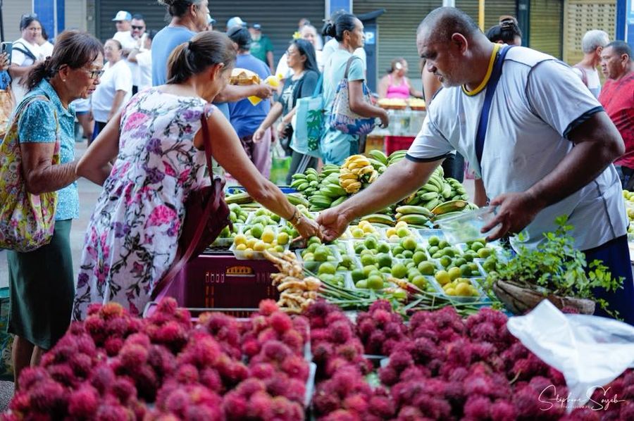 Sous un ciel qui sourit enfin, le marché de Papeet - Photo 10