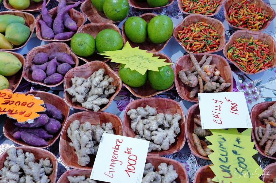 Un dimanche doré au marché de Papeete. Les bouquet - Photo 4