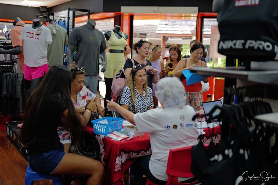 Il y a des matins à Papeete où le monde dehors gro - Photo 12