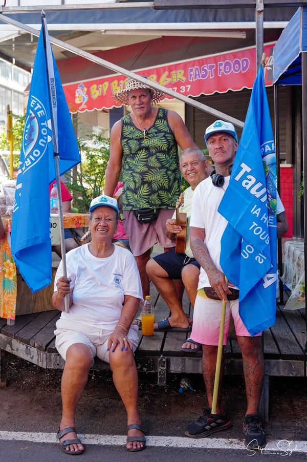 Dimanche matin au marché de Papeete, l’air sent le - Photo 2