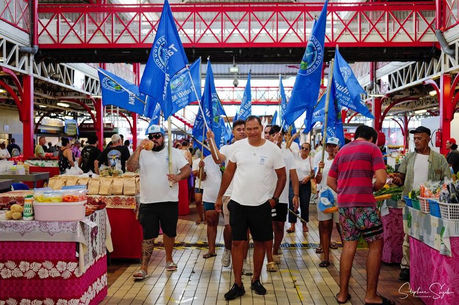 Dimanche matin au marché de Papeete, l’air sent le - Photo 5