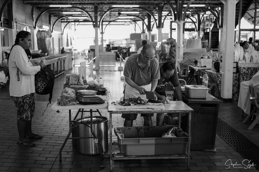 Dimanche matin au marché de Papeete, l’air sent le - Photo 8